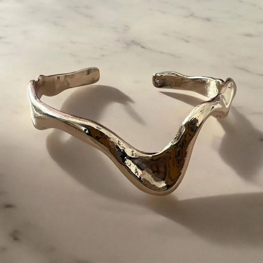 Bracelet Manchette Ondulée Argenté – Élégance Organique