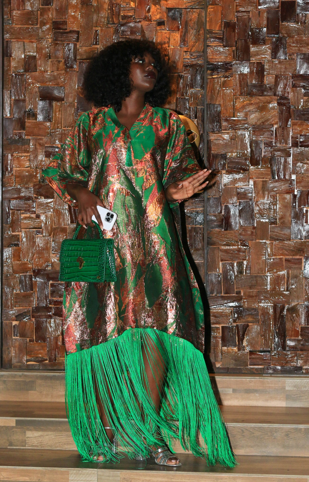 Robe AYỌ̀RÍ en brocart bronze et vert à franges 1Look By Adé