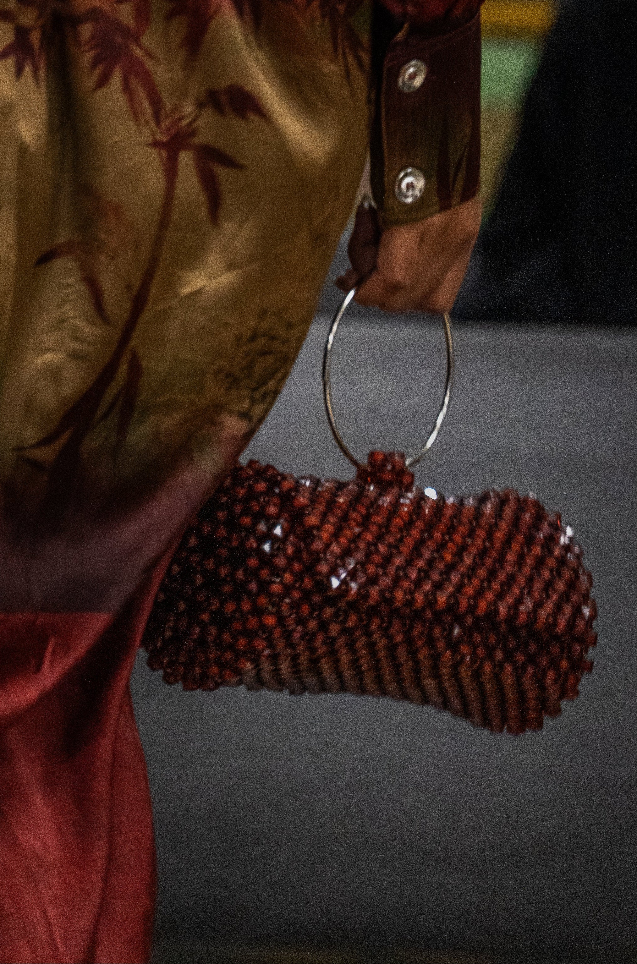 Sac ÀWỌ̀N en perles artisanales rouges – 1Look By Adé