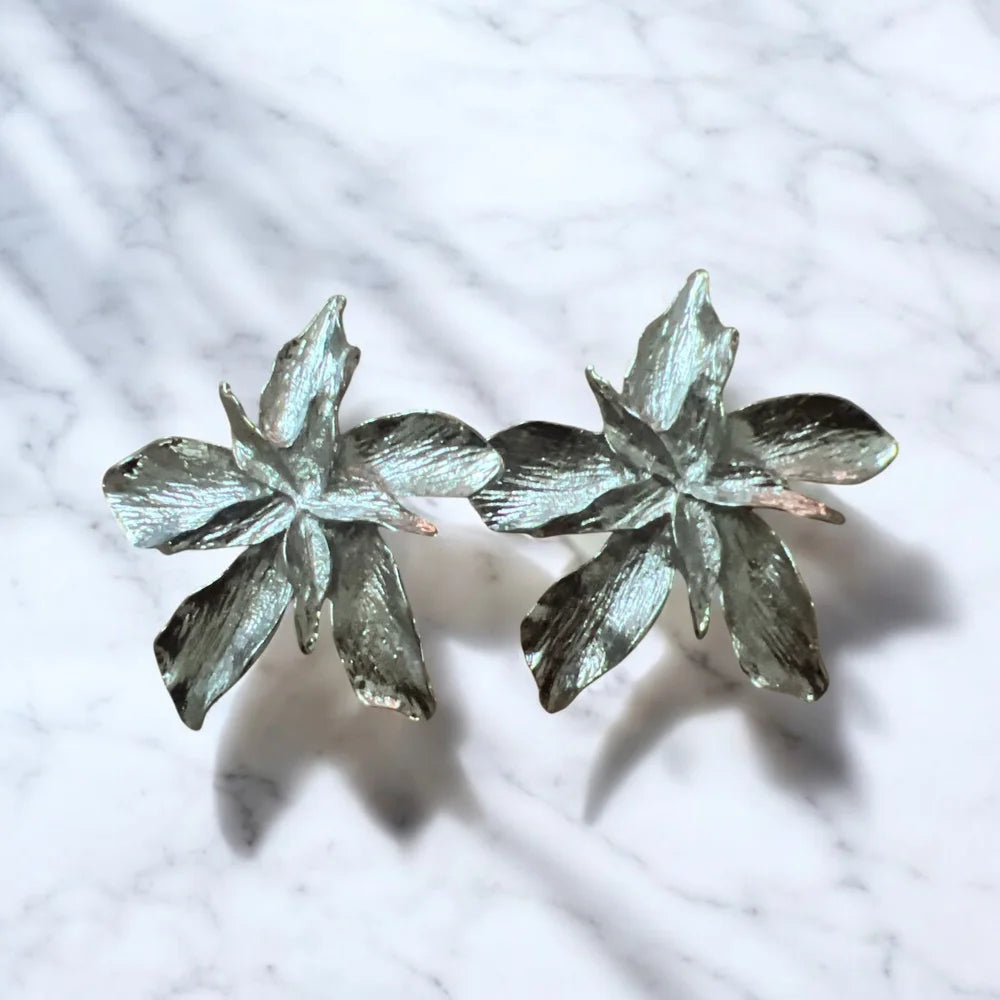 Boucles d’oreilles “Fleur Sculptée” – Acier Inoxydable