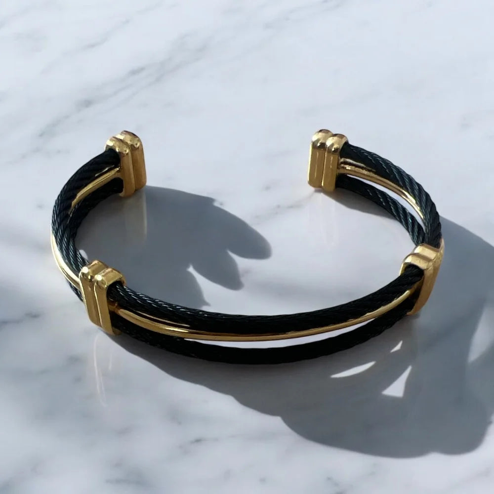 Bracelet Homme Câble Noir & Détails Dorés – Puissance et Élégance