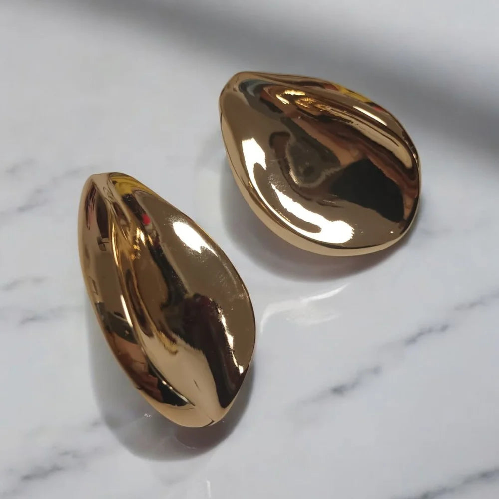 Boucles d’oreilles LÉNA – Goutte sculptée