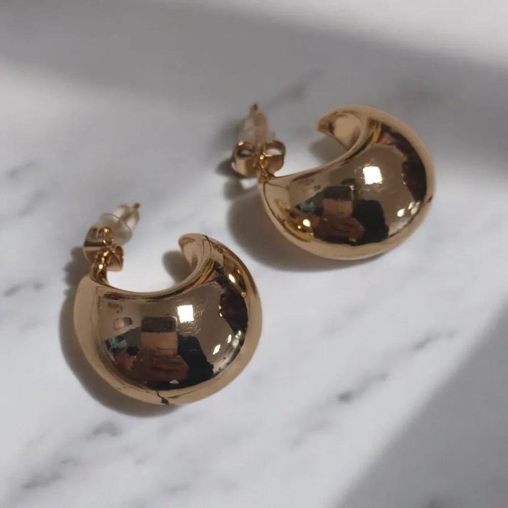 Boucles d’oreilles AYABA – Lune dorée lisse