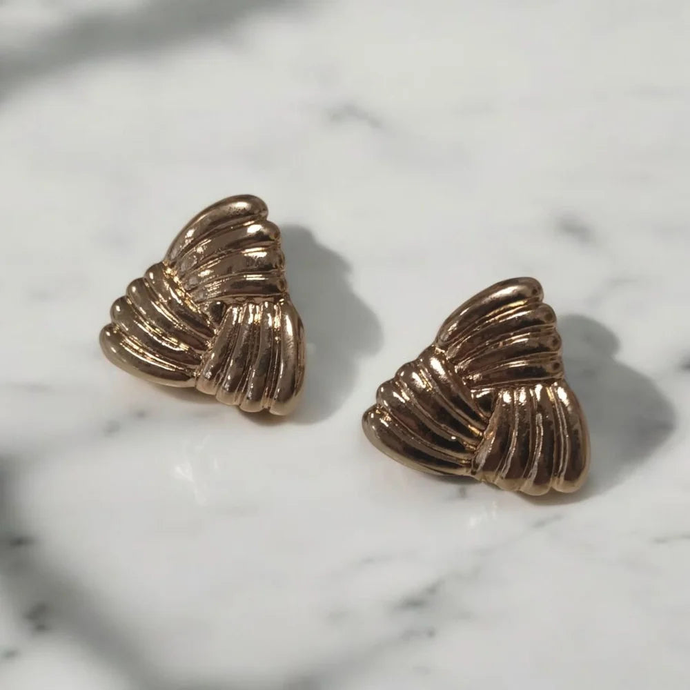 Boucles d’oreilles AJIKE – Élégance plissée