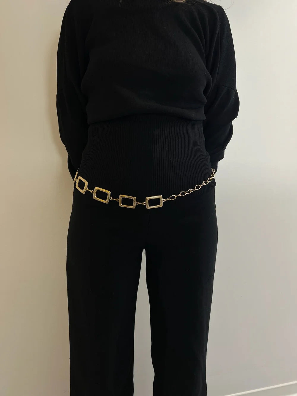 Ceinture chaîne dorée avec des maillons carrés