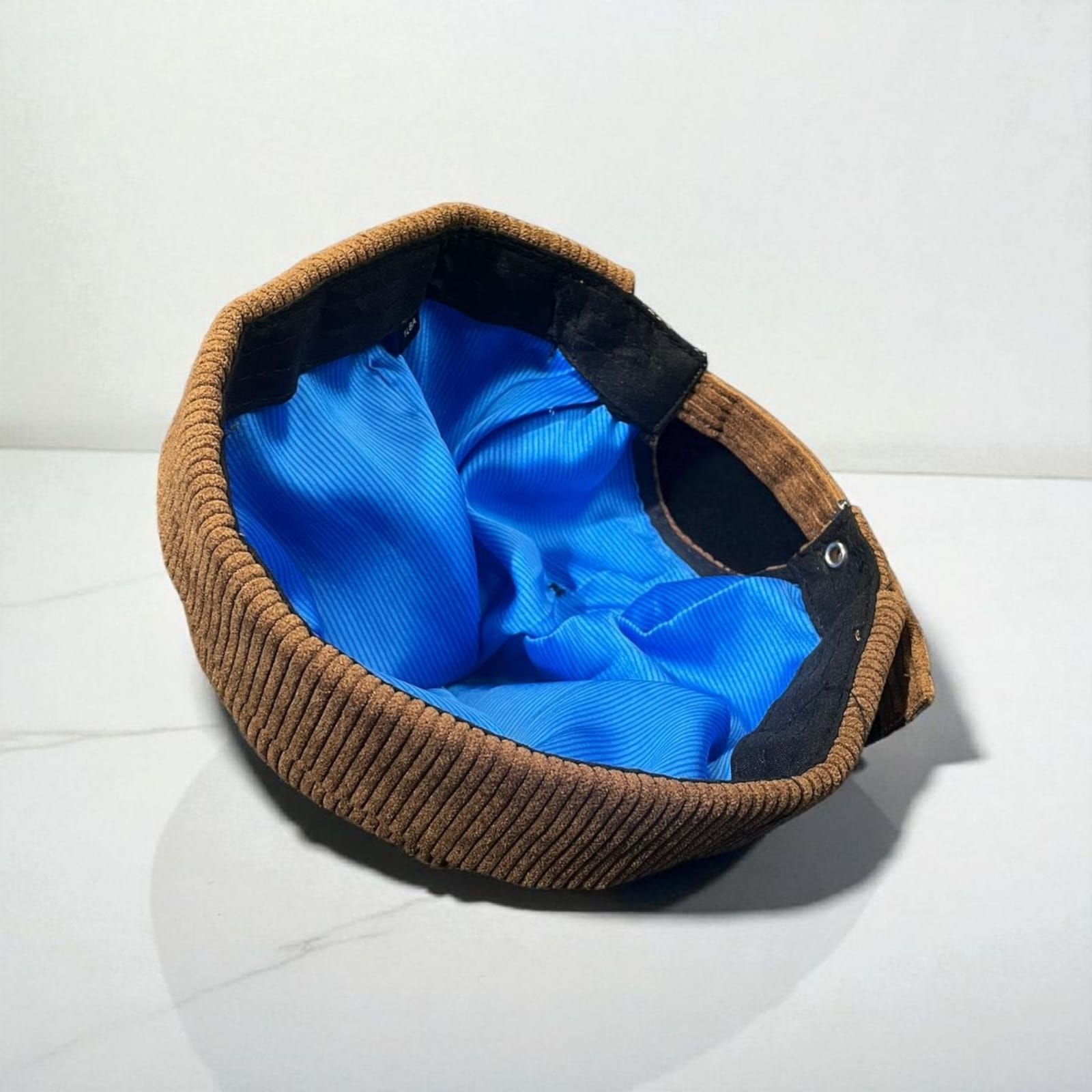 bonnet Docker ÌFẸ́ ÌMẸ̀JÌ 1Look By Adé – bonnet velours marron intérieur doublé soie