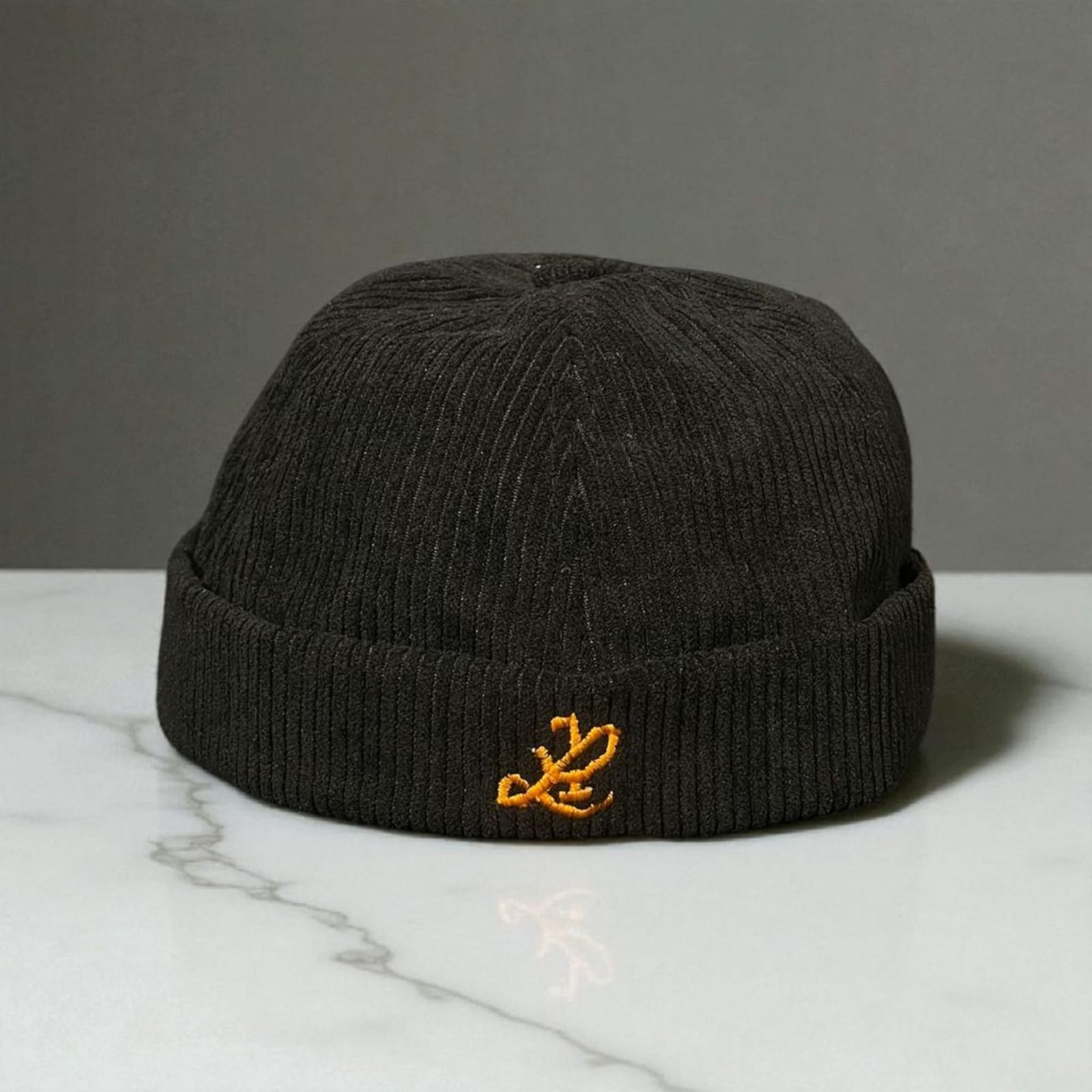 bonnet Docker ÌFẸ́ ÌMẸ̀JÌ 1Look By Adé – bonnet velours noir doublé soie