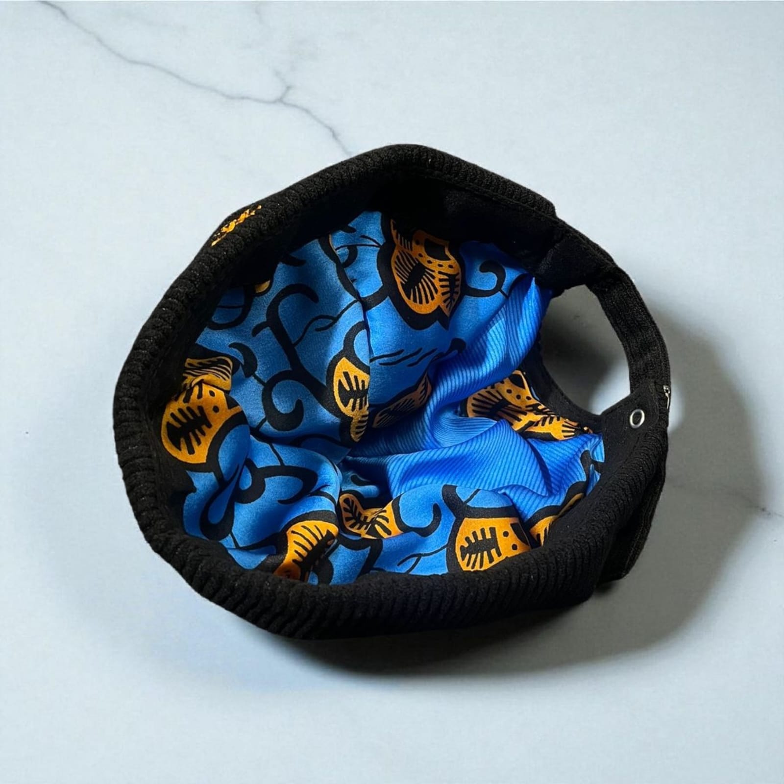 bonnet Docker ÌFẸ́ ÌMẸ̀JÌ 1Look By Adé – bonnet velours noir intérieur doublé soie