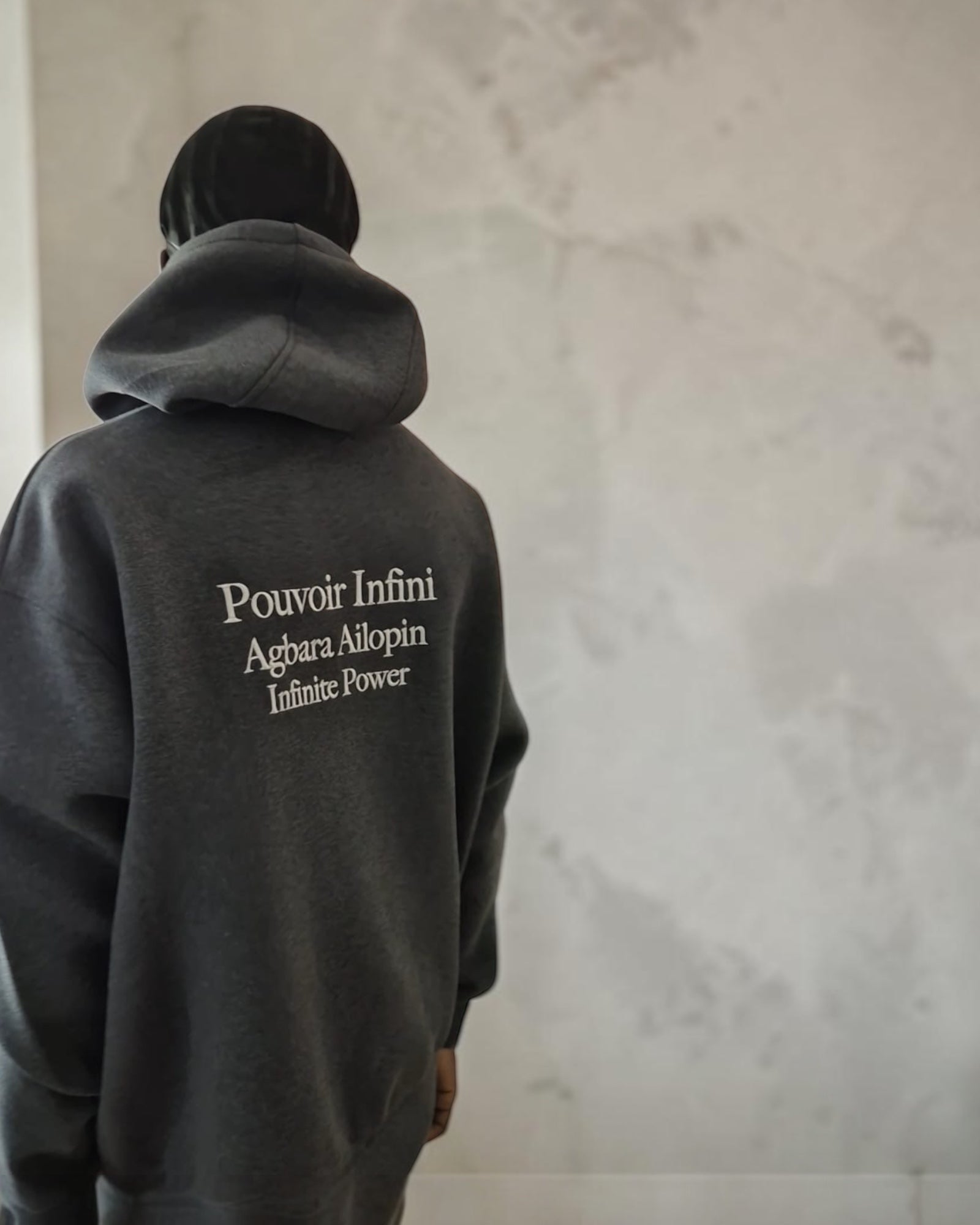 hoodie brodé 1Look By Ade vue de dos
