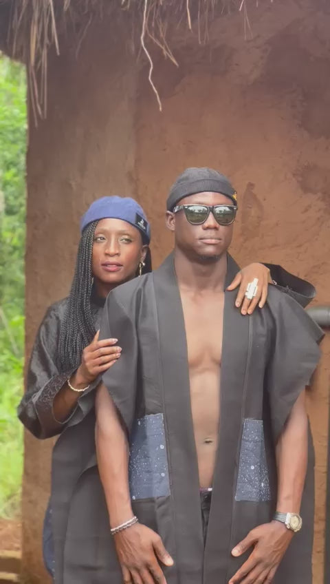 Vidéo kimono AKÍKANJÚ 1Look By Adé – kimono long peintissé artisanal mixte